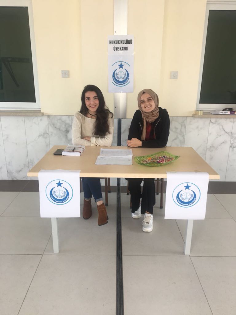 KISBÜ Hukuk Kulübü, KISBÜ kantin girişinde yeni üyelerini bekliyor. 

Gün içerisinde standı ziyaret edip, kulüp çalışmaları hakkında bilgi alabilirsiniz.