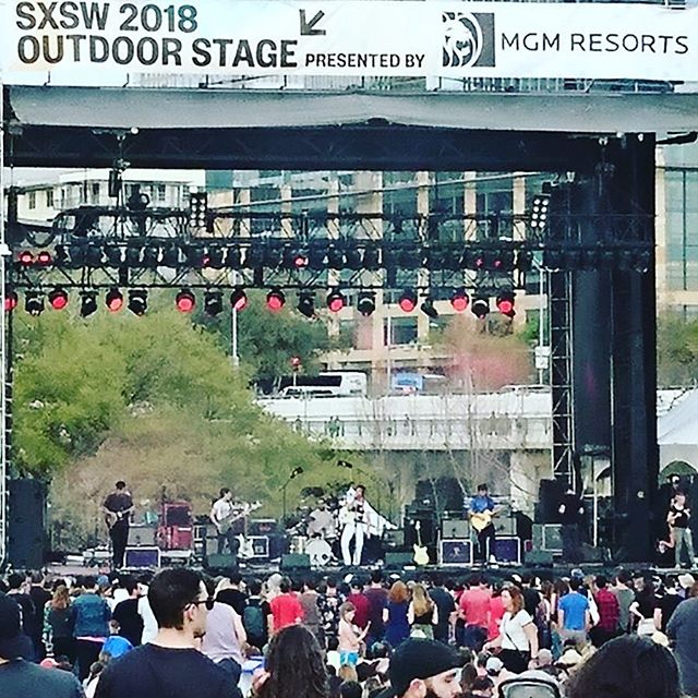 EntertainMeHub's tweet image. #alberthammondjr #sxsw #outdoorstage #austin #texas @sxsw dlvr.it/QLhttT