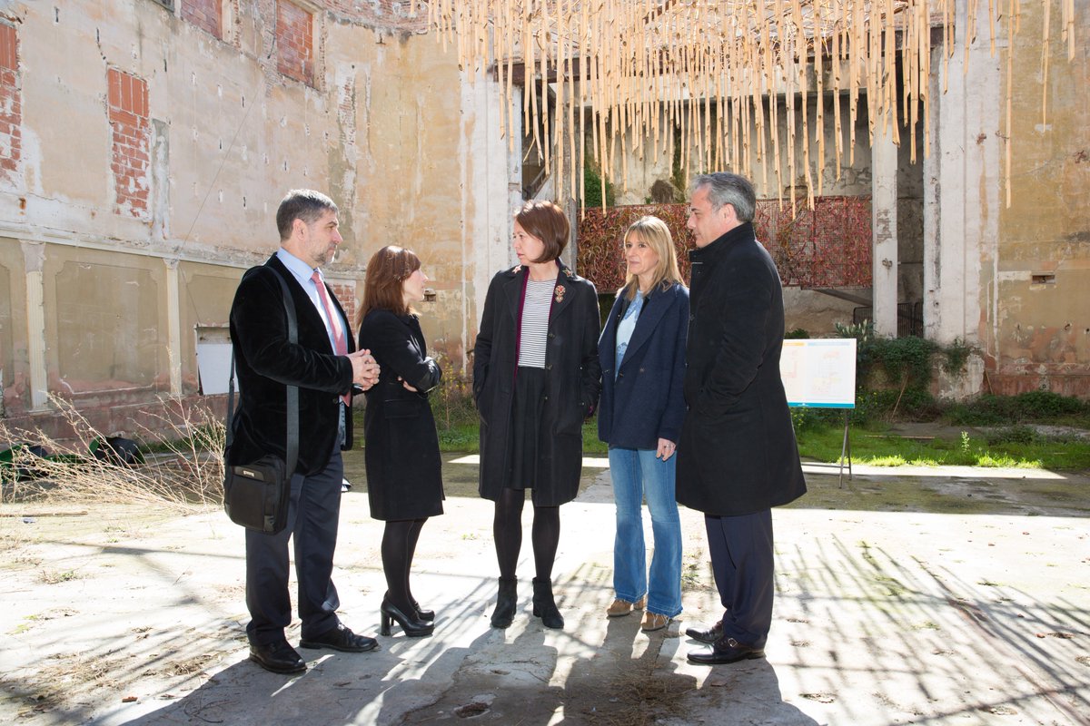 GironaCultura's tweet photo. L’edifici del Cinema Modern serà la seu del nou centre d’arts i creació de Girona, i esdevindrà un referent en la dinamització de la indústria cultural i creativa de la ciutat i del territori 🎥. Tot just ahir el projecte es va presentar a la premsa 👉 https://t.co/8RaAEIs4A5 https://t.co/3RGsPpkU39