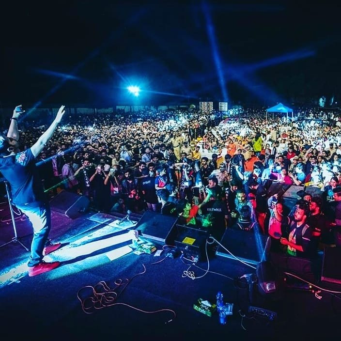 ArmaanMalikCafe's tweet photo. #ArmaanMalikLive at GIT, Belgaum.
17-3-2018
#Aura18
@ArmaanMalik22 ๐ฅ
Caps-26 https://t.co/z9WXvYZGNE