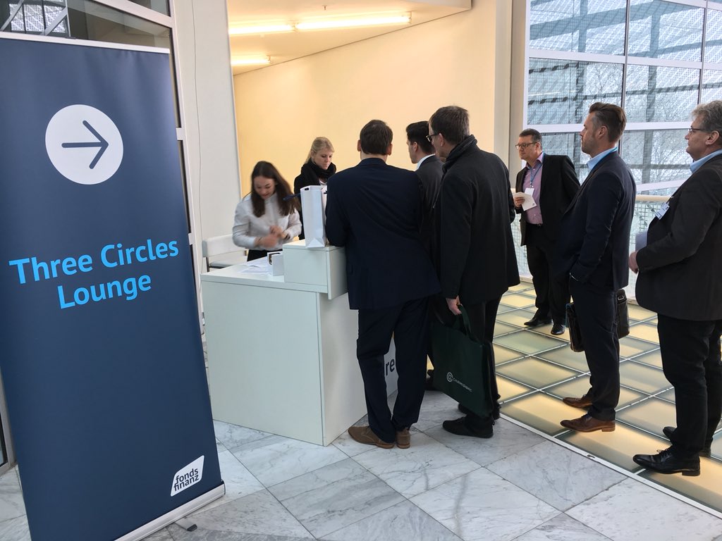 fonds_finanz_'s tweet photo. #Andrang auf die Three Circles Lounge. #threecircles #MOCmuenchen #membership #loyaltyProgramm #versicherung https://t.co/4bIWhL451q
