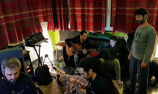 THEBLUEBEATERS's tweet photo. Ricominciamo da qui...#studio #newrecordings #thebluebeaters #donkeystudio #garrinchadischi #medicina #rootsrockreggae #ska #newsongs #newalbum #togetherness #music #love https://t.co/9g8uAkNDJs