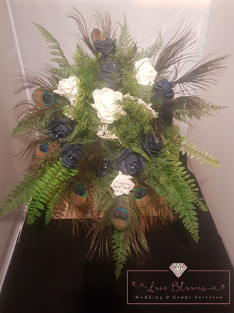 Rustic Peacock feather #Bouquet from last weekends wedding
#Foilage #RusticStyle