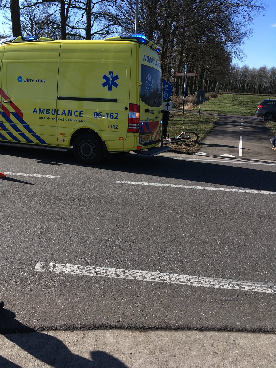 RWSverkeersinfo's tweet photo. De #N825 Lochem <> Borculo is in beide richtingen dicht ivm. afhandeling #ongeval. Weg is dicht tussen #N346 naar Lochem/Goor en de weg naar Geesteren. @slimsteweg https://t.co/tSk3bswcgH
