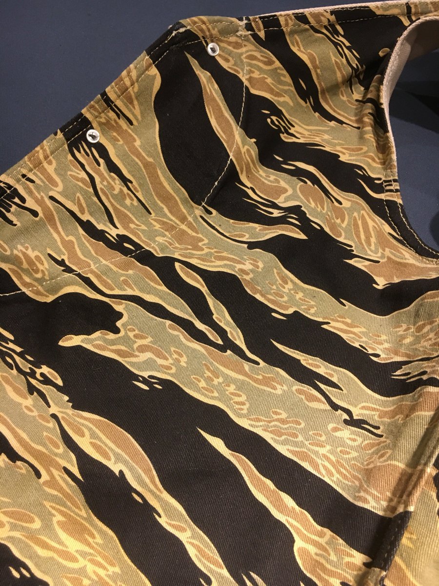 marvelous_young's tweet photo. Marvelous Poseidon vest

Use vintage  WW2 US NAVY white duffel bag 
keep original stencil 
inside Cloth is repo golden tiger stripe 

#usn #navy #ww2 #vest #背心 #狩獵 #水兵袋 #Poseidon #canvas #海神 #海錨 #golden_tiger_stripe #vn #special_force #navy_seal #古著 #布邊 https://t.co/iVt8UBHcfh