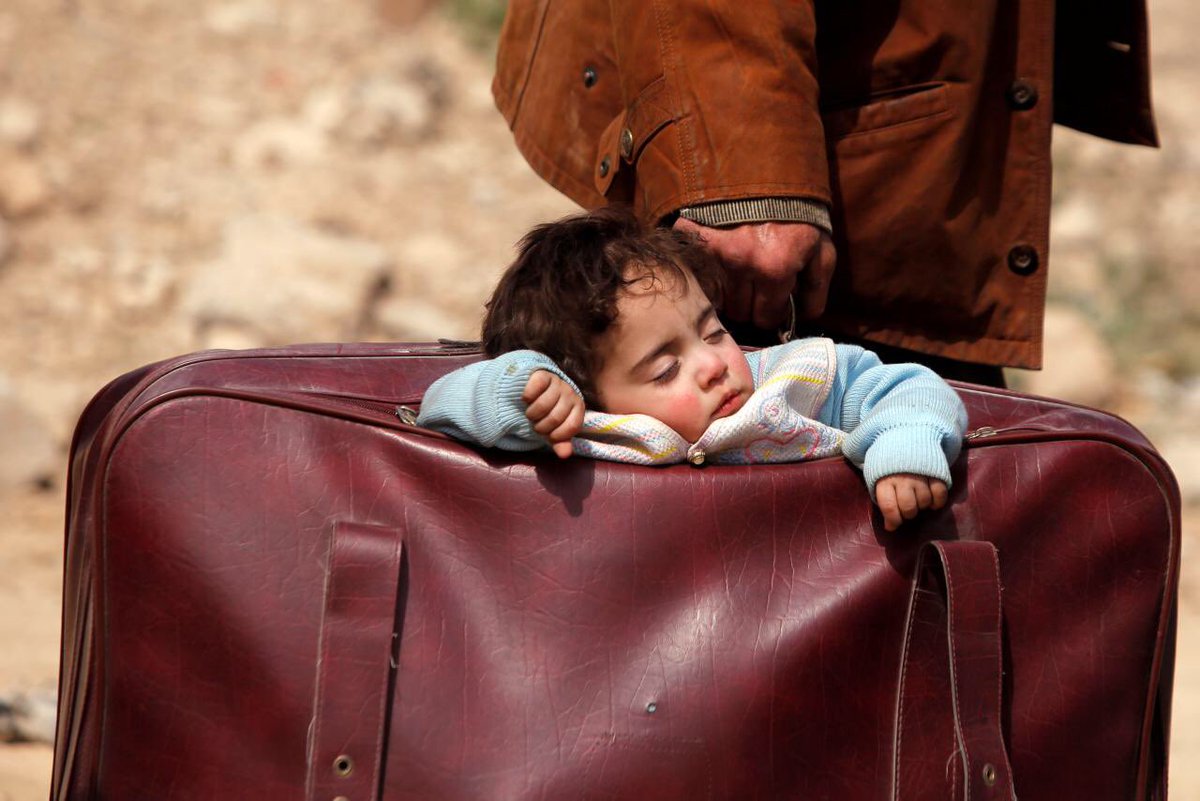 chooselove's tweet image. This father could only take what is most precious to him, in a single bag, his child. The world is looking away but we don’t have to - PLEASE DONATE now helprefugees.org to help us support our Syrian partners providing emergency response and medical care. 
Photo:O Sanadiki
