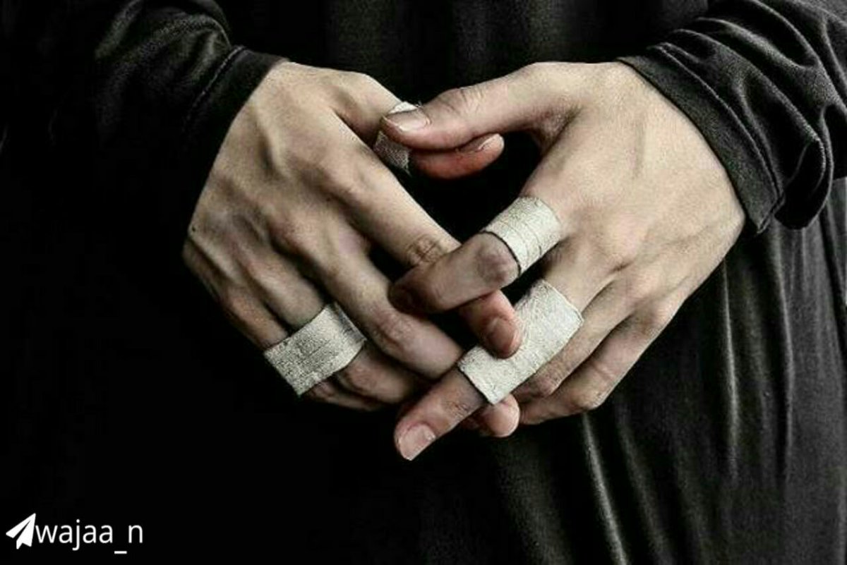 أحتإج لمن يهمِس لي ويقول لا ترهق نفسك. لإنك تهمني .