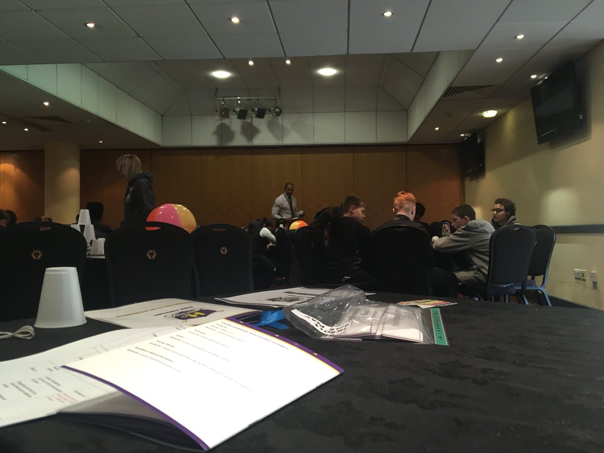 HEROs + learning how to become peer supporters  <a href="/HeadStartFM/">HeadStart Wolves</a> . 👫🙌🏻