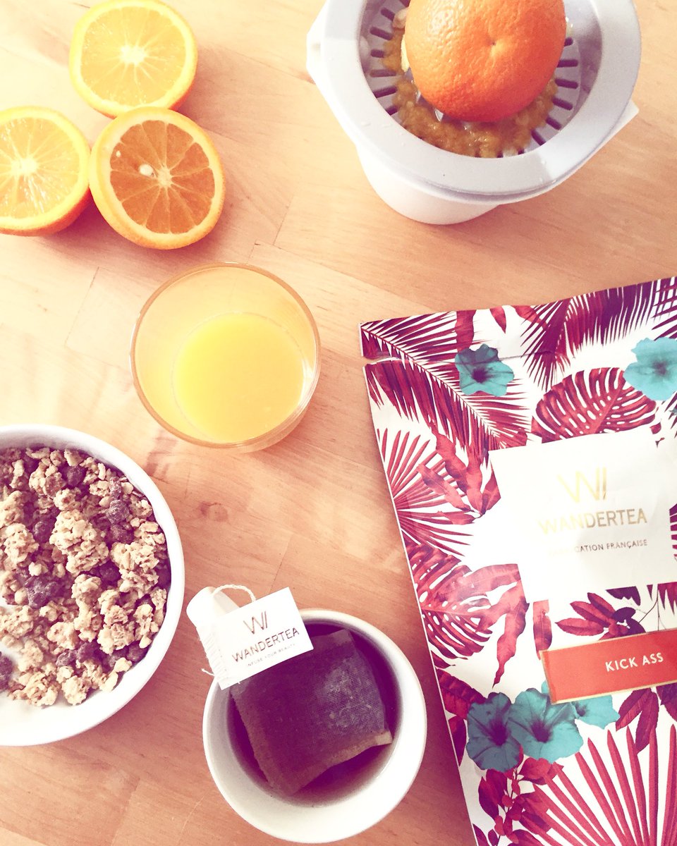 melle_dreams's tweet photo. Pour entamer une journée chargée un petit déjeuner est de rigeur et tjrs avec la cure kickass de @wandertea ! 💪🍑 #wandertea #muesli et #vitamineC ☕️🍊☀️#igersanjou #healthy #detox x #teatox #kickass #breakfast https://t.co/q7sNCjEheE