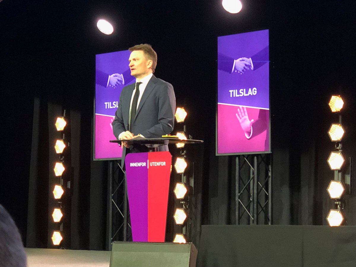inttrsk's tweet photo. #innenforutenfor #finansnæringensdag viseadm dir i «oljefondet» snakker om hva som er innenfor og utenfor. Tidligere i uken hørte vi på Open Innovation Lab om studenter som definerer selskaper som ikke har fokus på FNs bærekraftmål som utenfor (ikke aktuelle som arbeidsgivere) https://t.co/f6PpIlstZB