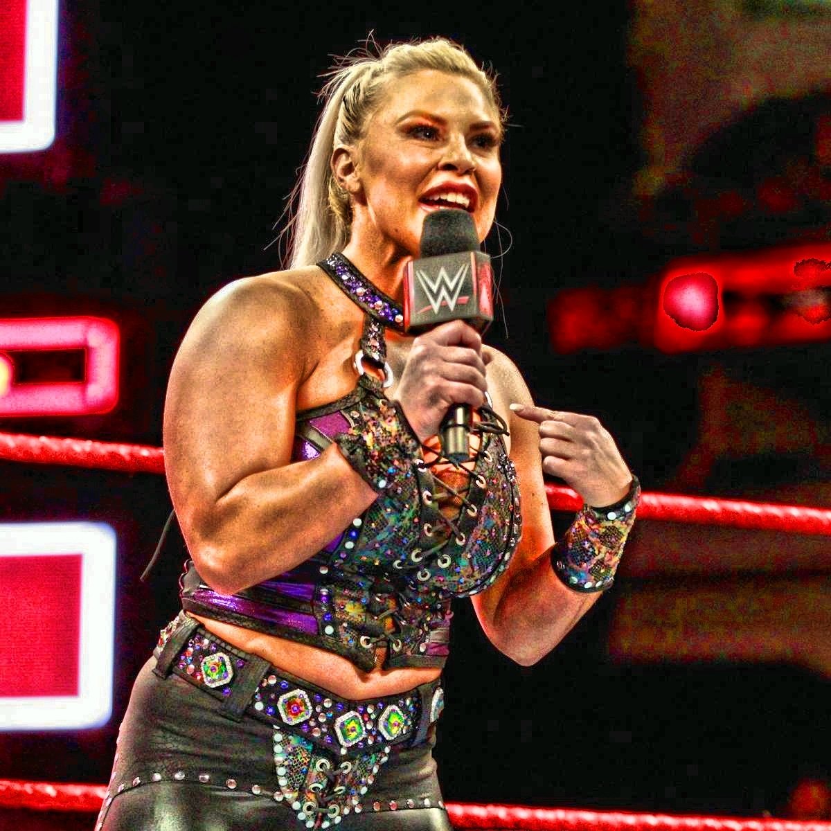 QueenCharlotteF's tweet photo. The Powerful Queen at #WWERAW

#DanaBrooke https://t.co/nDd9dT2QpB