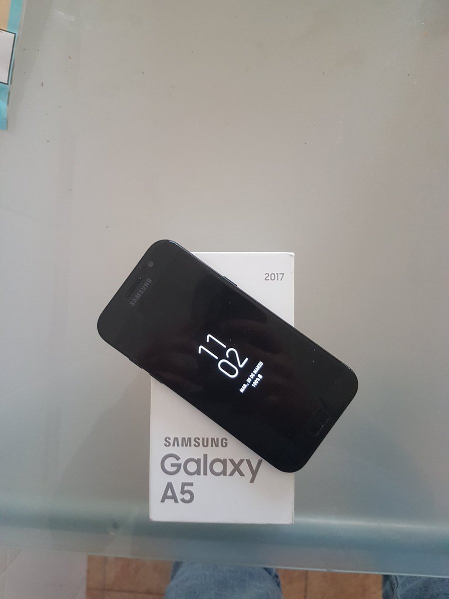 Imagino muchos habréis roto vuestro móvil en el desafío... Pues aquí os traigo sorteo. 
👉 Sorteazo Samsung galaxy A5👈

🥇 seguidme en Twitter 
🥈 Rt + MG 
🥉 menciona 3 amigos. 

🎁 finaliza el 10 de abril 🎁