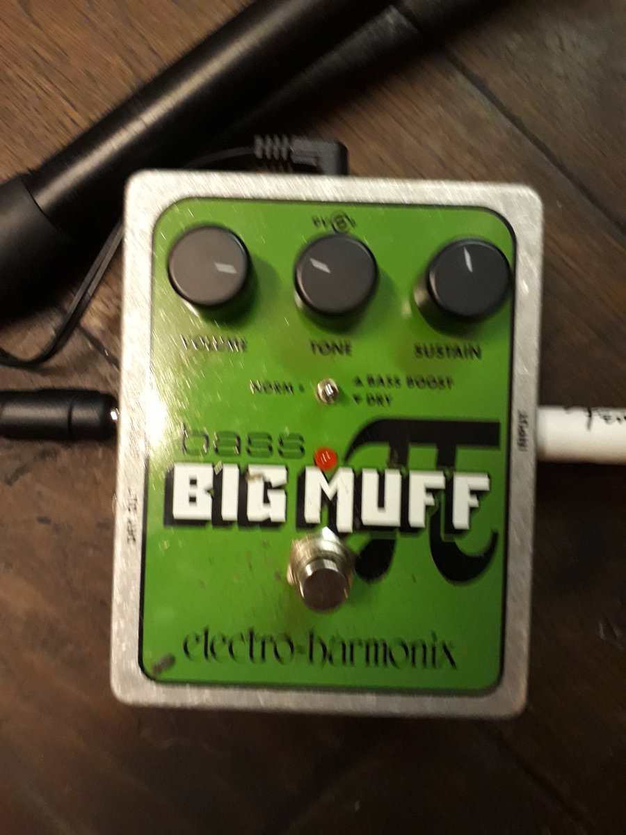 BanditandButler's tweet image. Getting in the spirit for practise this evening! #bigmuff #alwayswarmupyourmuff #fuzz