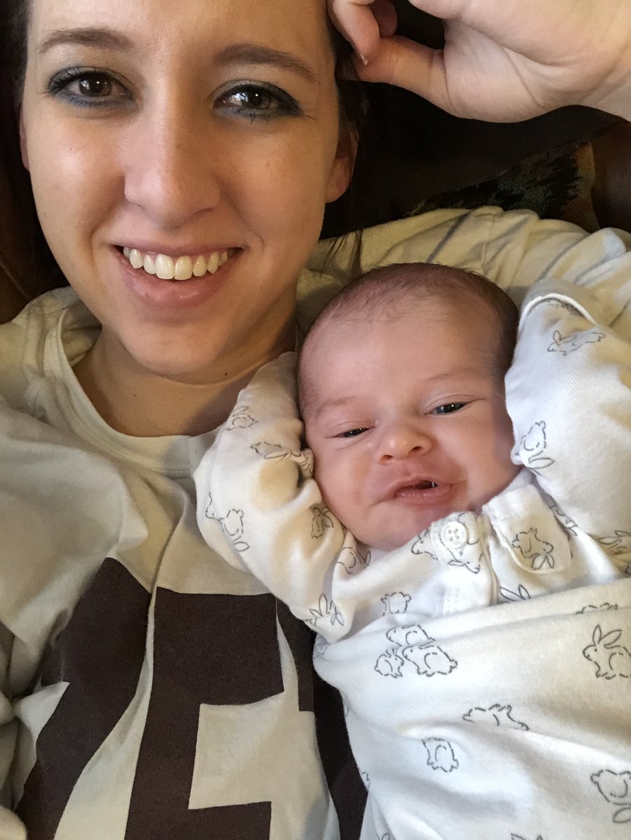 karlee_danielle's tweet photo. Is there such thing as being too obsessed with your child’s cuteness? Because I am extremely obsessed and I have no shame. Just look at her! 😍💕 #BabyOverload #FelicityJune https://t.co/w2j7xZARxD