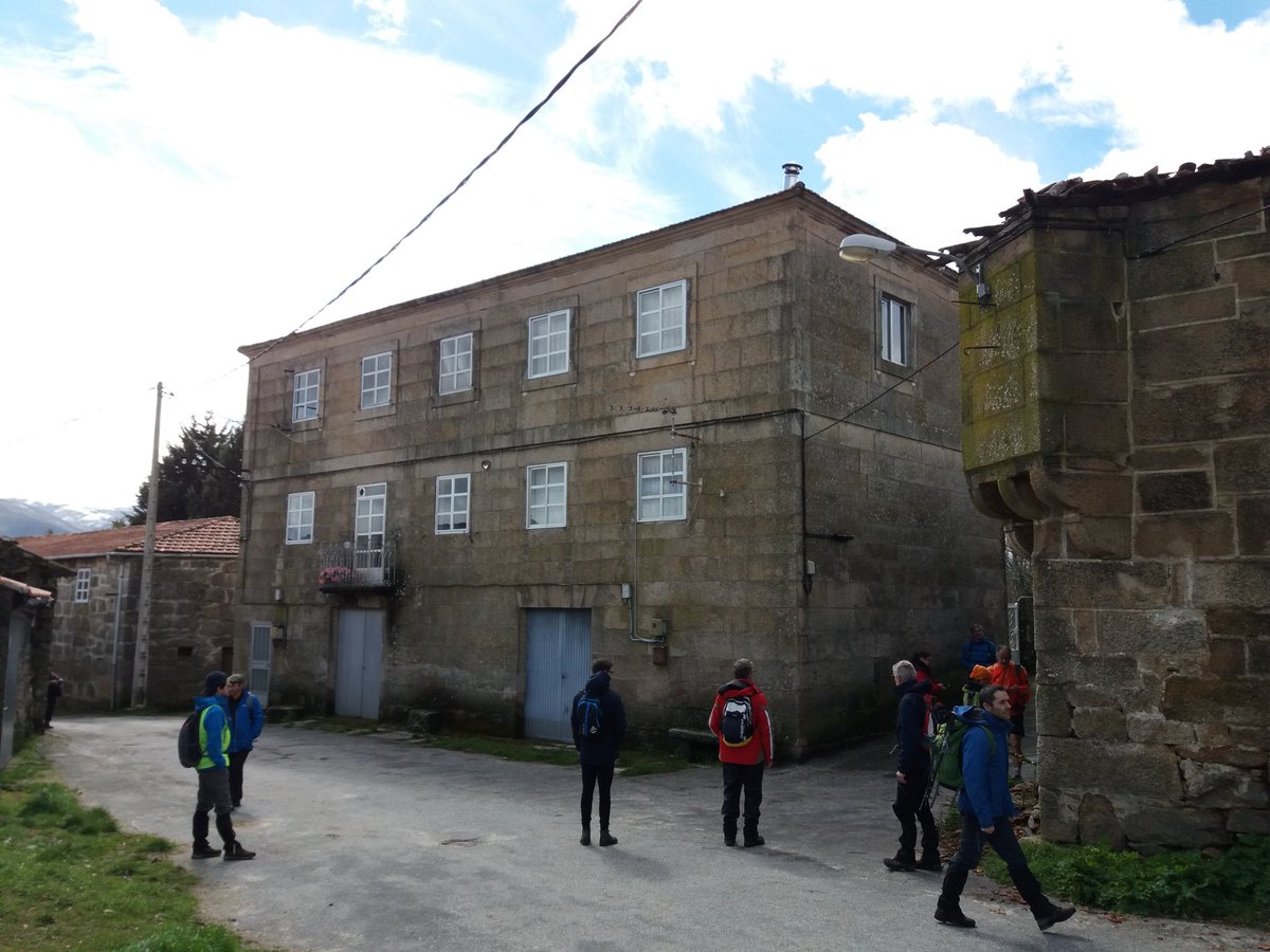 limiator's tweet photo. Casas de #Meaus (#Baltar #Ourense). Centro mercantil do #CoutoMixto, unha #republicaesquecida #roteirosculturais @uvigo @apatrigal https://t.co/uK8Q1rSFYg
