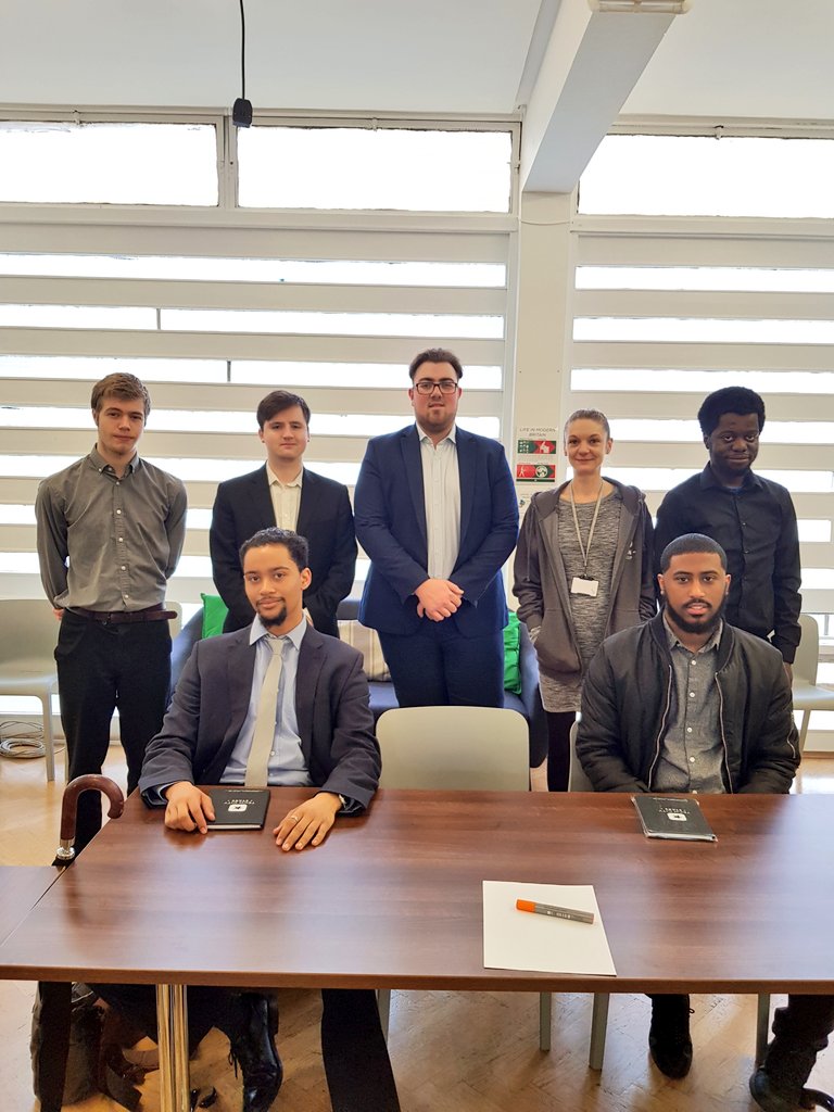 beth_ldn's tweet photo. Here are our early risers for today's Tech City Stars IT Support &amp; Networks Career Kickstarter!

They're hoping to impress employers this afternoon by showing their #EEWAP! #DitchTheCV #GetInspired #Apprenticeships https://t.co/dm6A1dRAsX