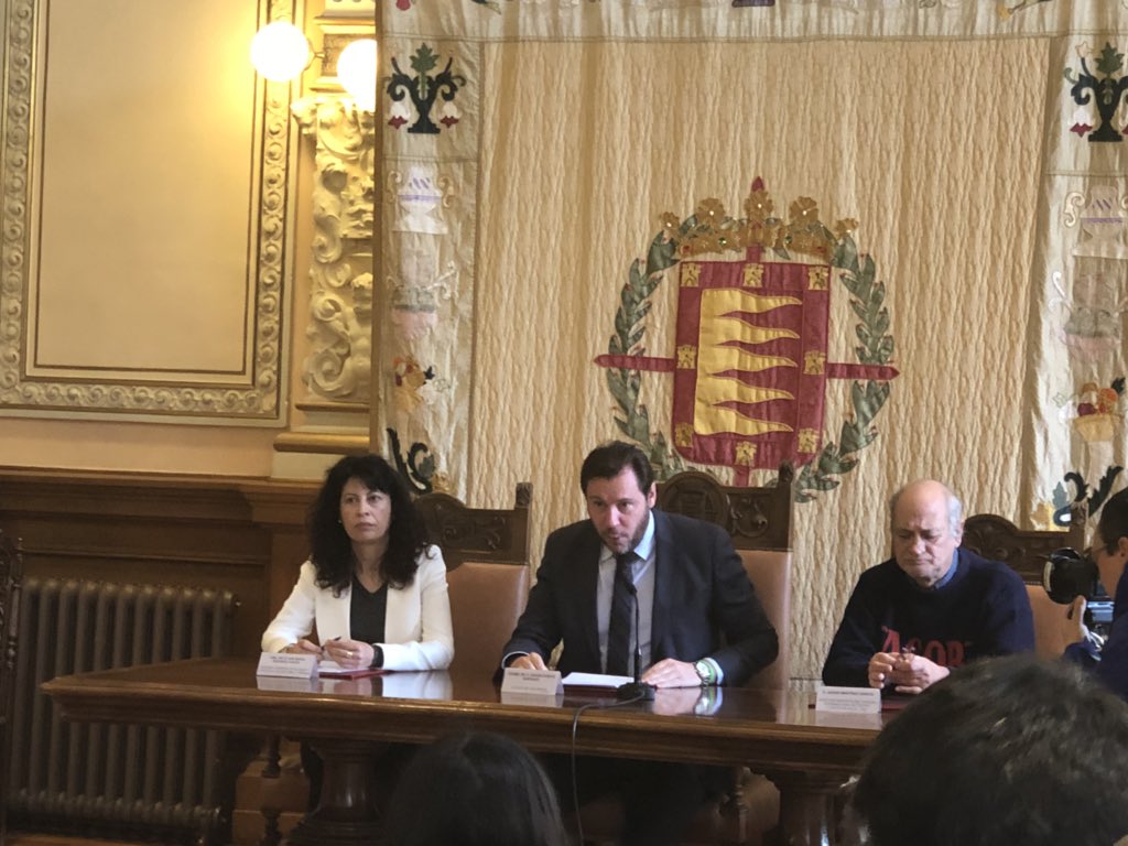 centrobuendia's tweet image. Un año más el #palaciodeSantaCruz de la @UVa_es se convierte en uno de los espacios del @tacVLL, hoy se presenta la programación @infoVLL @AyuntamientoVLL. Nos encanta poder colaborar con uno de los festivales más importantes de la ciudad