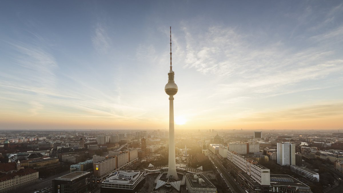 ess_research's tweet photo. #Startup: Studie: Berliner Startups erhalten in der EU nach London am meisten Geld: Die Bereitschaft, hohe Summen in Startups zu investieren, ist laut einer Untersuchung gestiegen. Am meisten profitieren die britische und… https://t.co/orgfC7AzVQ #Allgemein #tagMenuWirtschaft https://t.co/0c4X8lIgpO