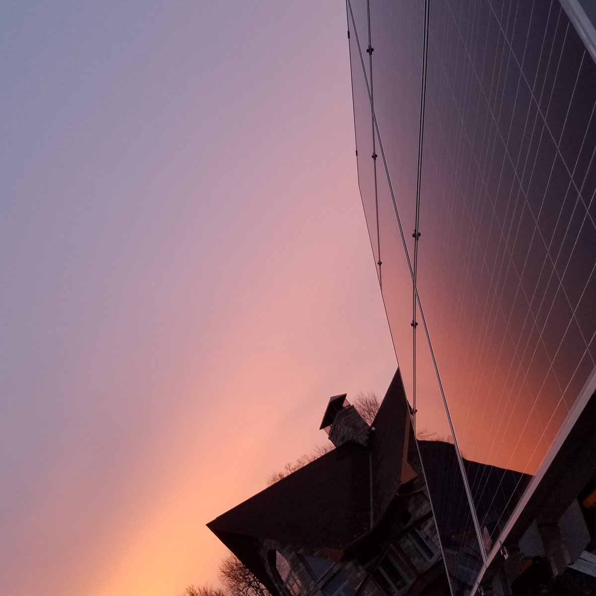 AVVIA_RE's tweet photo. Another AVVIA groundmount sparkling under the sunset☉ #AVVIA #OffGrid #Solar #Sustainable #Clean #Green #Renewables #RenewableEnergy https://t.co/2cppSczmgN