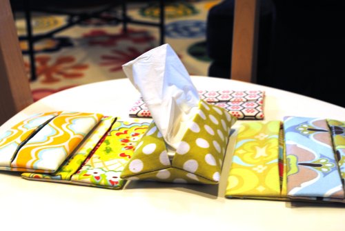 CraftHackers1's tweet photo. #Sewing with Scraps – #TissuePouch https://t.co/RKbcnTREYT https://t.co/kWG4VH7ZcV