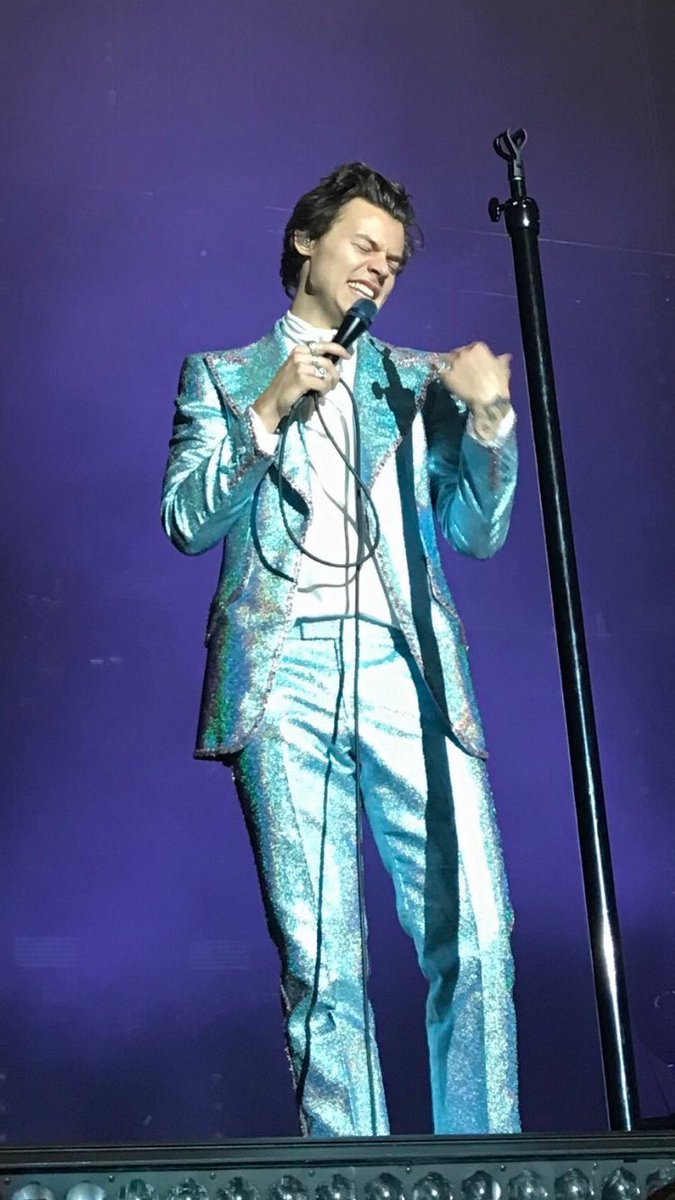 HTourSuits's tweet photo. Harry Styles // Live On Tour Night 6 // Copenhagen, Denmark 19.03.18 https://t.co/6vyn1Qutvn