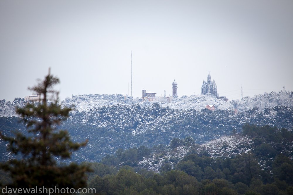 davewalshphoto's tweet photo. View from the window this morning from #SantCugat - the Basilica at #Tibidabo, above #Barcelona, in the #snow. #weather #Catalonia #Catalunya https://t.co/cFhX1K2lyM https://t.co/EHqPchfDtB