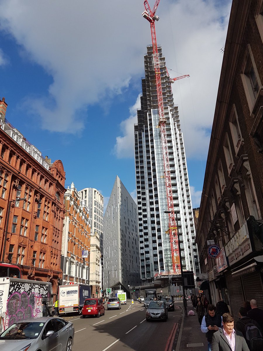 AtlasEC1's tweet image. Springtime planting at #TheAtlasBuilding as the sun finally appears! #AtLast #Shoreditch