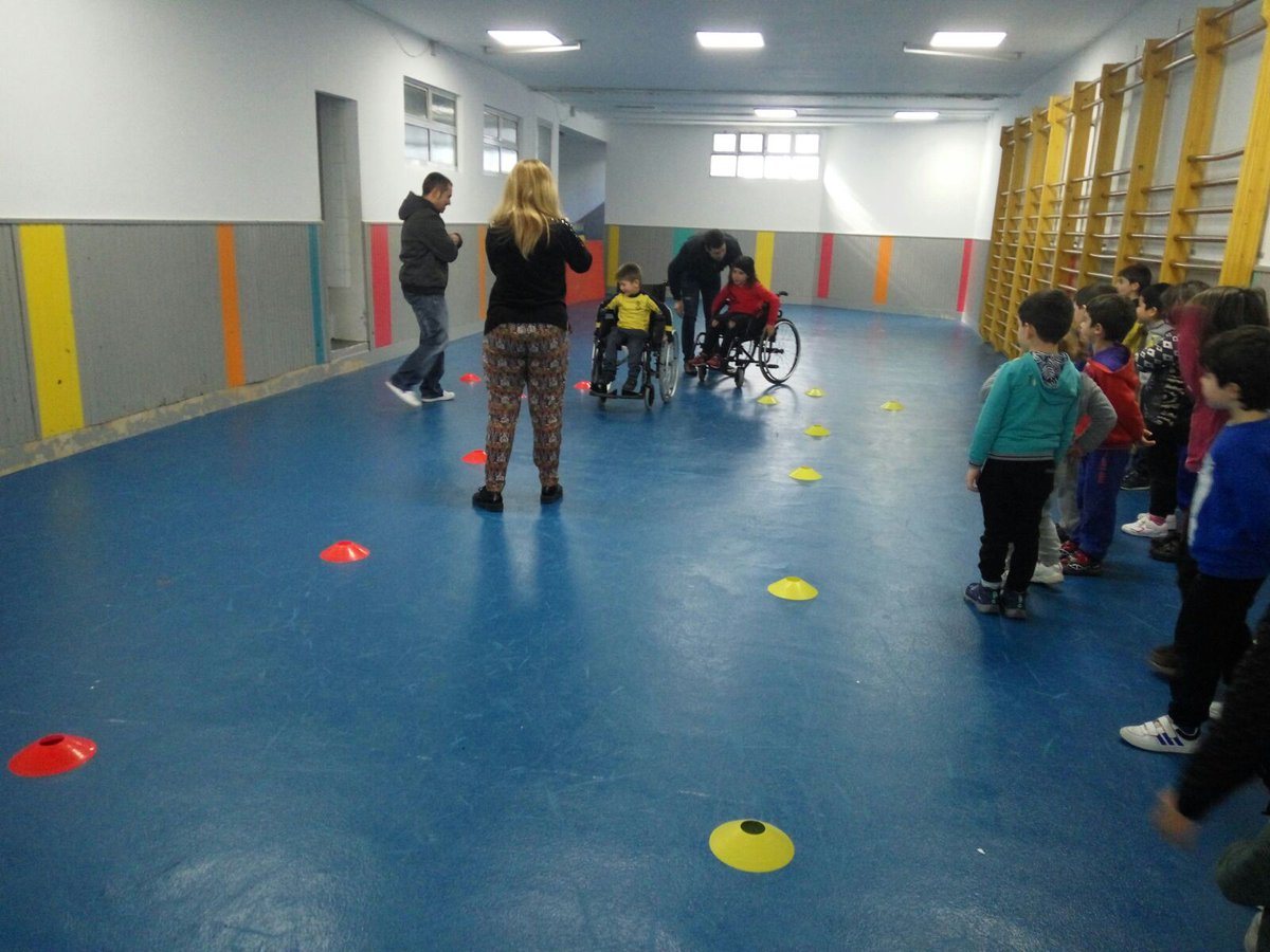 working_wheels's tweet photo. En el Colegio Plurilingüe Vilas Alborada de Santiago! Divirtiéndonos, enseñando y aprendiendo!

#sensibilización #concienciación #integración #inclusión https://t.co/KwHVLG5VKK