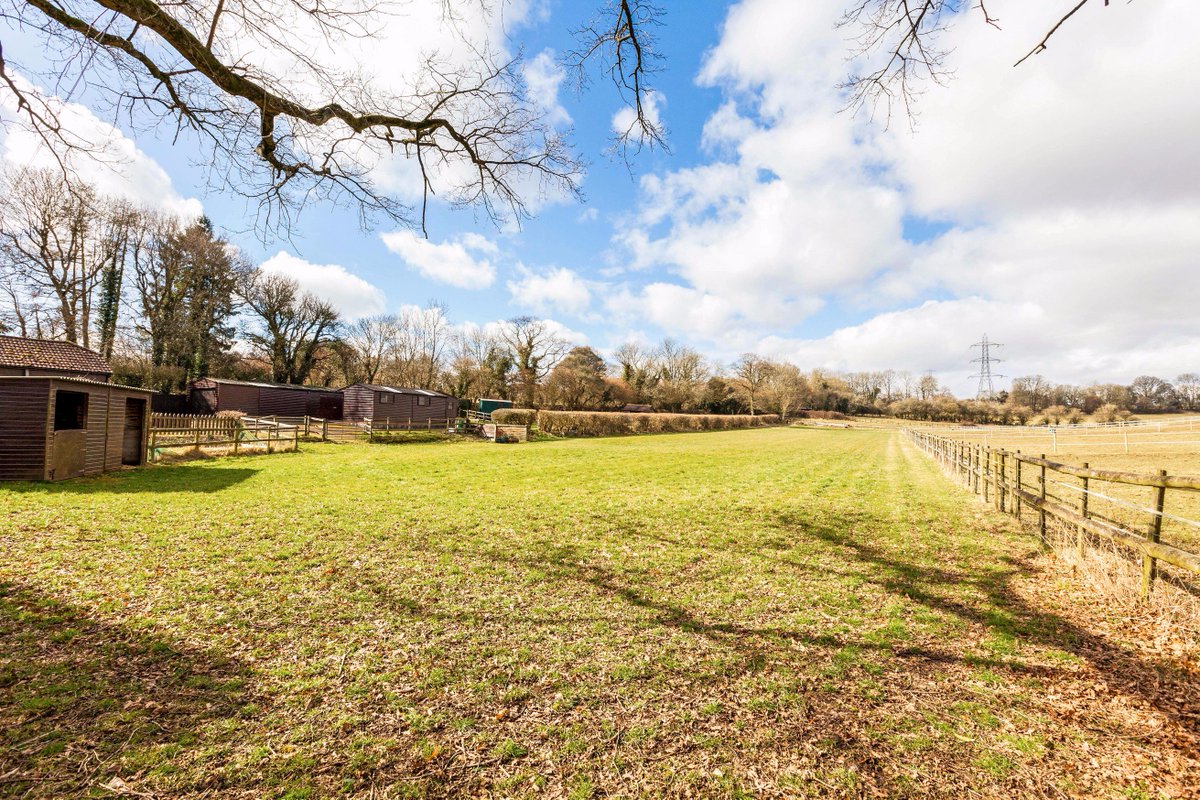 A well presented house with #Annexe #Land and #Stabling #ForSale in #SP11 bit.ly/2pn2zjh