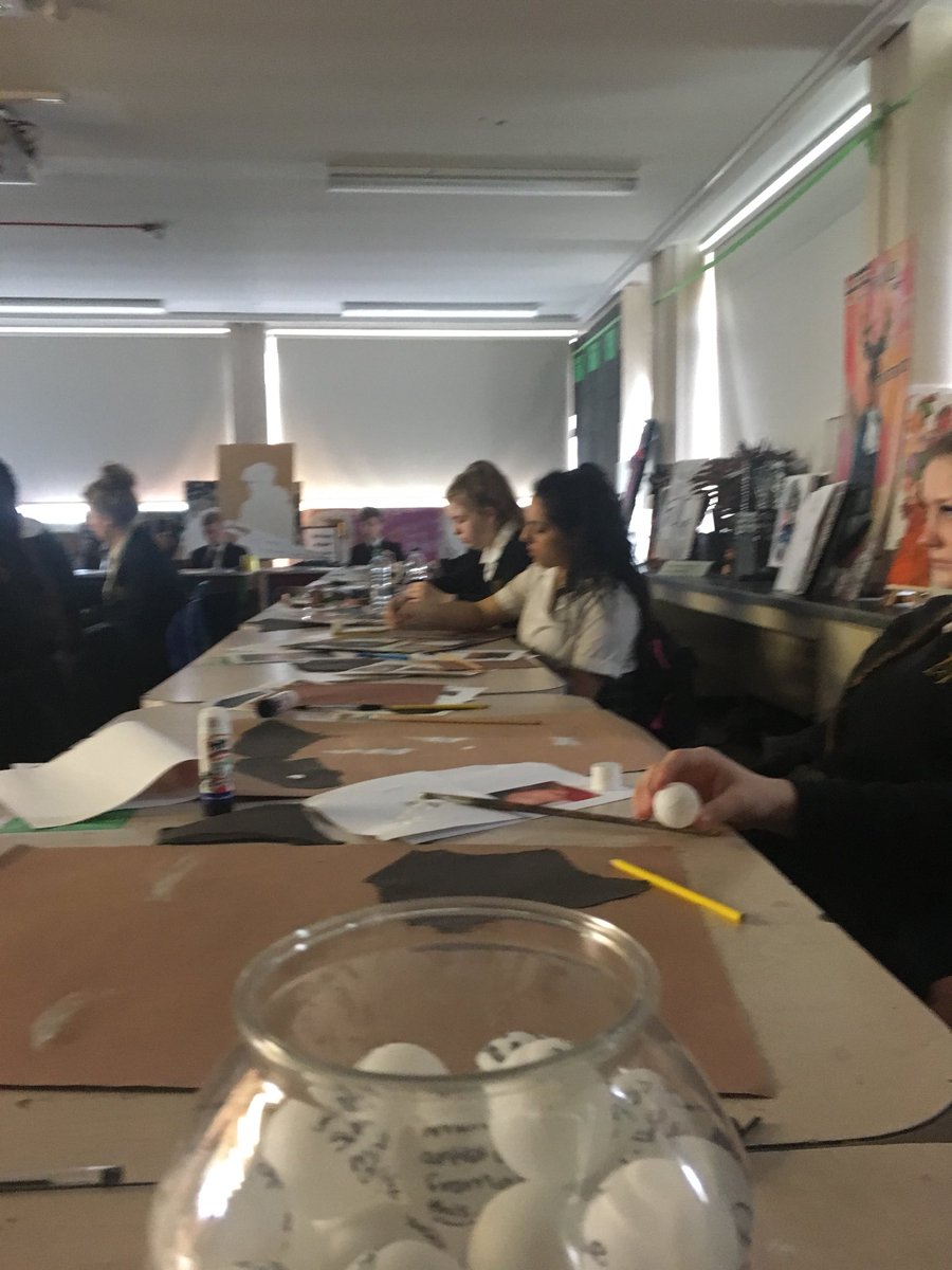 TKATLEARNING's tweet photo. A new way to randomise the questioning? Ping pong balls with questions written on to them evaluate work in KS4 Art. #HigherOrderQuestions https://t.co/bN5kuKDGwK