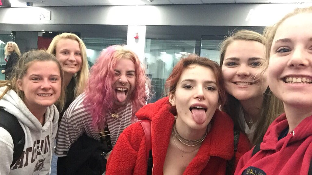 emily_schwartz7's tweet photo. MOD SUN AND BELLA THORNE ARE SO NICE WHAT https://t.co/xvNPvShs4P