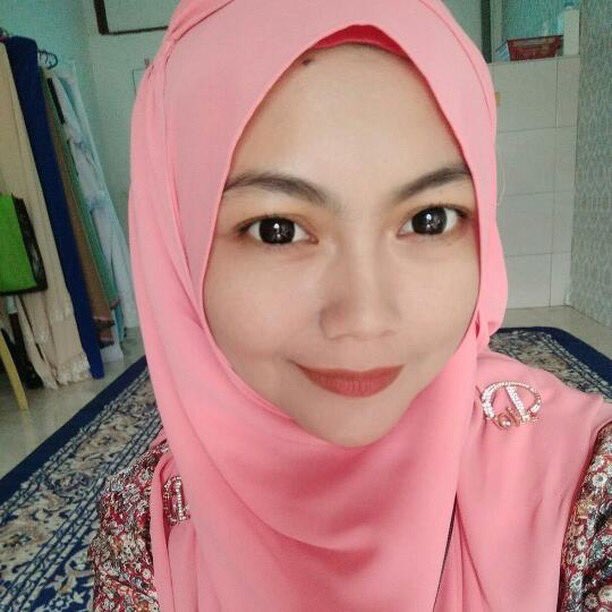 WorldHijabDay's tweet photo. "I feel calm...and respected by people. Why am I wearing #hijab? Because I am a servant of #Allah. That's it!"-Zahurin Asmah, teacher, Malaysia #WorldHijabDay https://t.co/aRlglmeRDn