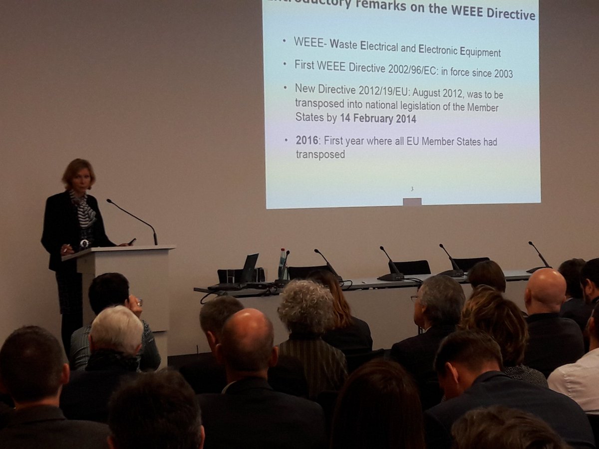 LightingEurope's tweet photo. #LightmeetsEU -thank you @BettinaLorz for insights to WEEE @Light_Building https://t.co/3AXF52OxiA