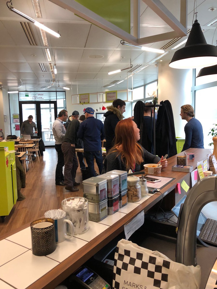 Aujourd’hui « La tournée » les spécialistes du poulet 🐓viennent vous faire déguster avant de pouvoir commander en direct ces box déjeuner hyper bonnes!! On vous attend! 🎉