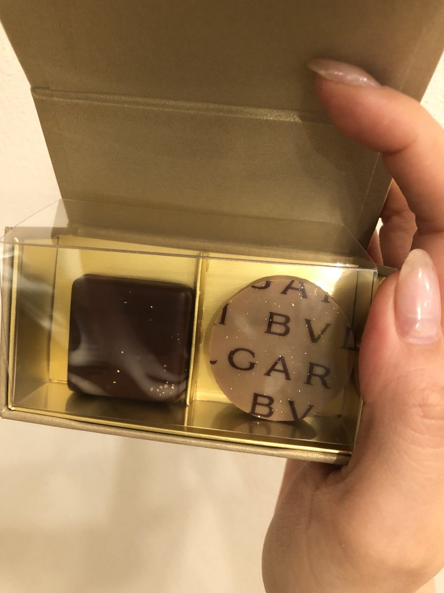 Lip 藤好佳子ふじよしよしこ ミクチャ始めました 先日 ナマイキにブルガリ でお買い物させていただきましたら 何やらチョコを頂きましたの ブライダルフェアなるものを開催中で他にも色々特典があるらしいのでプレ花嫁さんやラブラブカプールは
