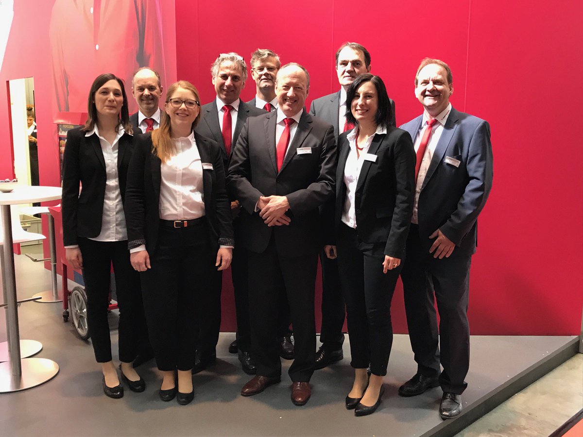 TheSensorPeople's tweet photo. Erfolgreiche #logimat2018 in #Stuttgart / #Expertenwissen in der #Intralogistik:
OGS 600 zur optischen #Spurführung vorgestellt / IPS 200i kleinster kamerabasierter Sensor für #Fachfeinpositionierung /
 Smart Process Gating als Alternative zum #Mutingverfahren im Bereich #safety https://t.co/BBLeb8lPwv