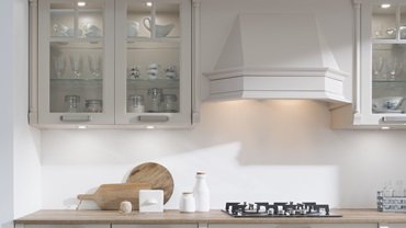 The glazed wall units in this kitchen will show off your fine china in the best light. The diffuse lighting from these units creates an elegant, gentle atmosphere in the room. Part of our Country Spirit Collection.

#KitchenShowroom #SchmidtKitchens #SchmidtDorking #Dorking