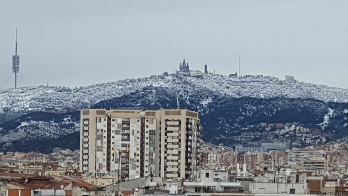 In #Barcelona we #SNOW thx <a href="/Revivelanoche/">Revivelanoche.com</a> ☃❄🏂