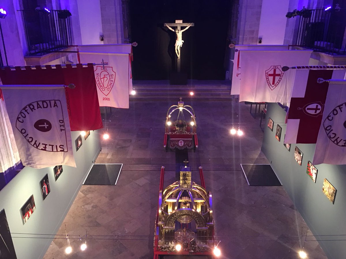 Finalizada la exposición en la Encarnación con motivo del décimo aniversario de la concesión del Título de "Real" a la Cofradía del Silencio, queremos transmitir nuestro agradecimiento a las miles de personas que han visitado la exposición.