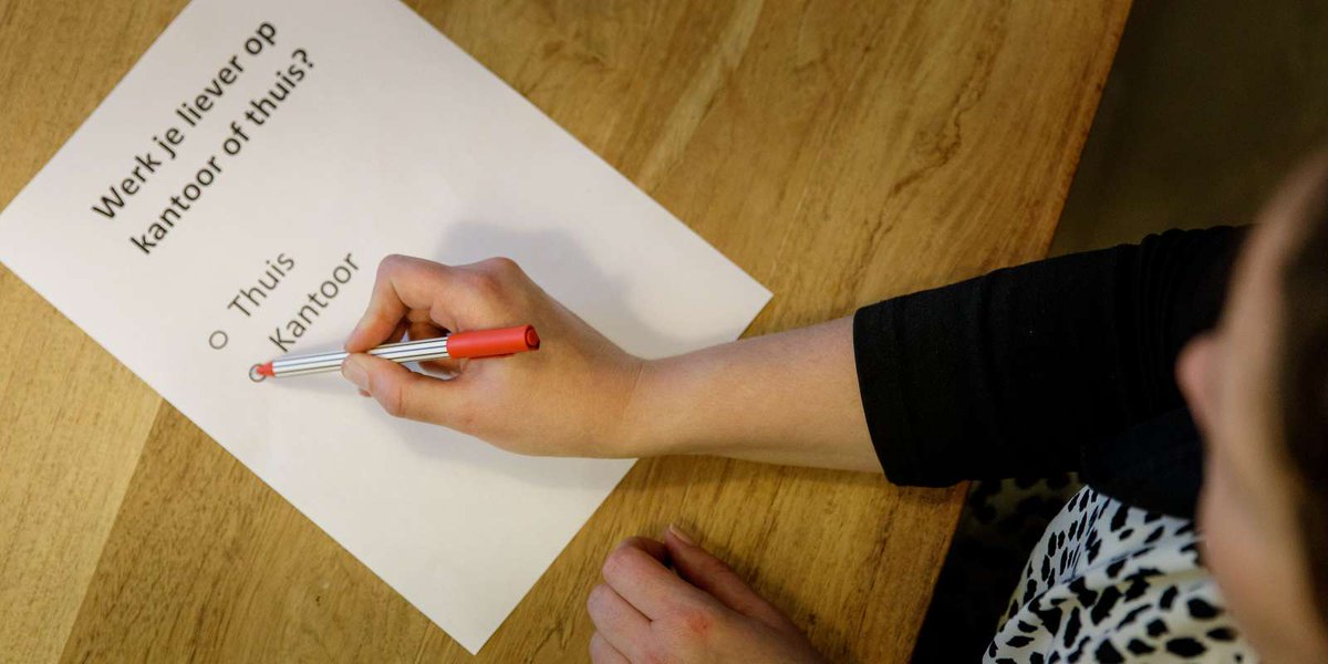 Snel de mening van je collega's weten? Of de gehele organisatie betrekken bij het maken van keuzes? Gebruik de app Poll van Capica intranet: capica.nl/intranet/alle-…