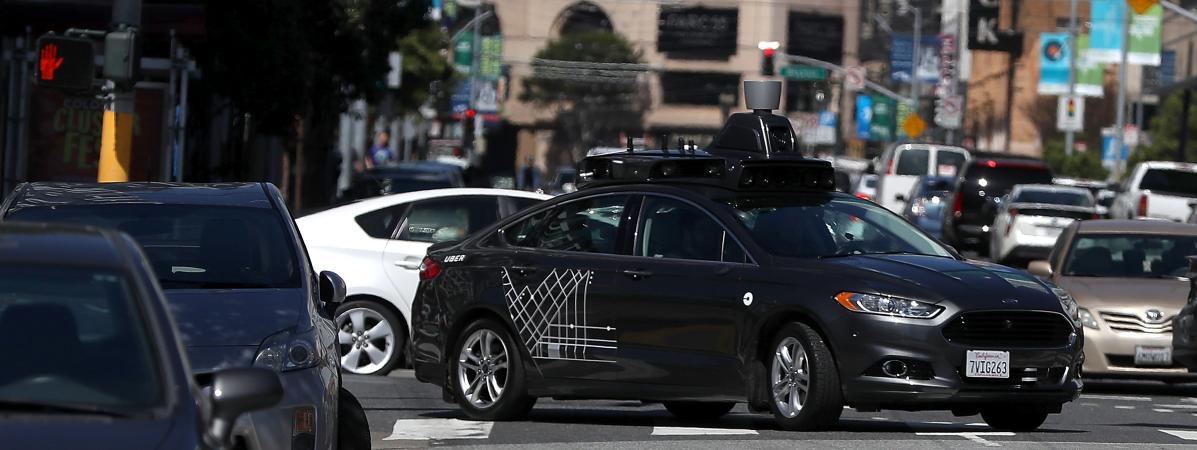 JeremyBrachet's tweet photo. Un véhicule autonome d'Uber a percuté et tué un piéton à Tempe en Arizona... #Uber suspend son programme de voitures autonomes ! 
@Figaro_Inter #VoitureAutonome #VTC #Transport #TransfoNum #Startup #mobilité #robot #IntelligenceArtificielle 
> https://t.co/vVrKmqilg2 https://t.co/HbBV3SuOPC