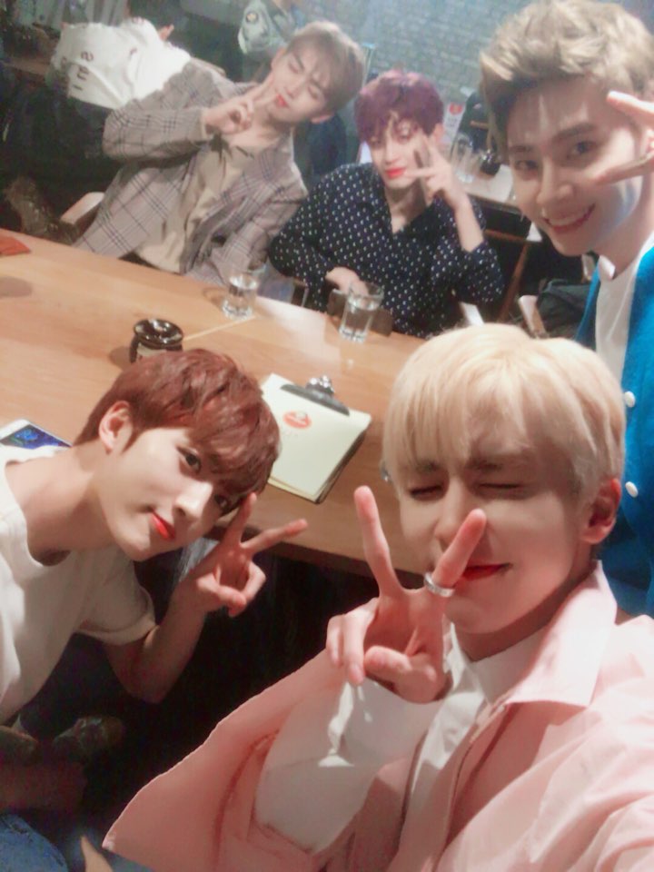 UP10TION's tweet photo. 이따가 #홍키라 에서 만나ㅏ❤️❤️ https://t.co/NO1ZCljjGL