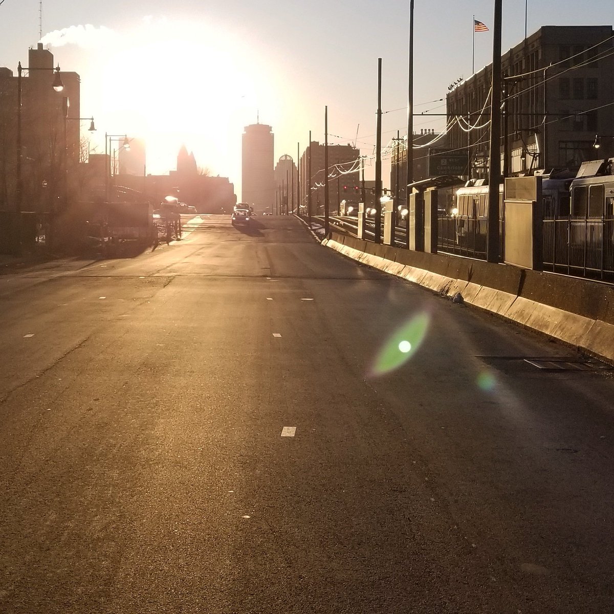 daryldeluca's tweet photo. 'INBOUND' Green line B train powers East along Commonwealth Avenue on the Boston University Charles River Campus as the early morning sunrise rises over the city. The 52 story Prudential Center Tower is in view.  #burooftoptour @applytobu @BostonU @bualumni @showcasingboston https://t.co/vlTMsyySvc