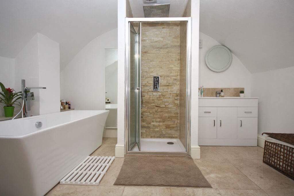 Looking for a beautiful place in Bath while you’re exploring the delightful city? #MyFeelGoodBath #VisitBath #IgersBath #BathSpa #CityOfBath #VisitEngland #LoveGreatBritain #BathUK #BathStreet #BathStone #SwIsBest #BathHoliday #HolidayLetsUk #HolidayLets #Tourist