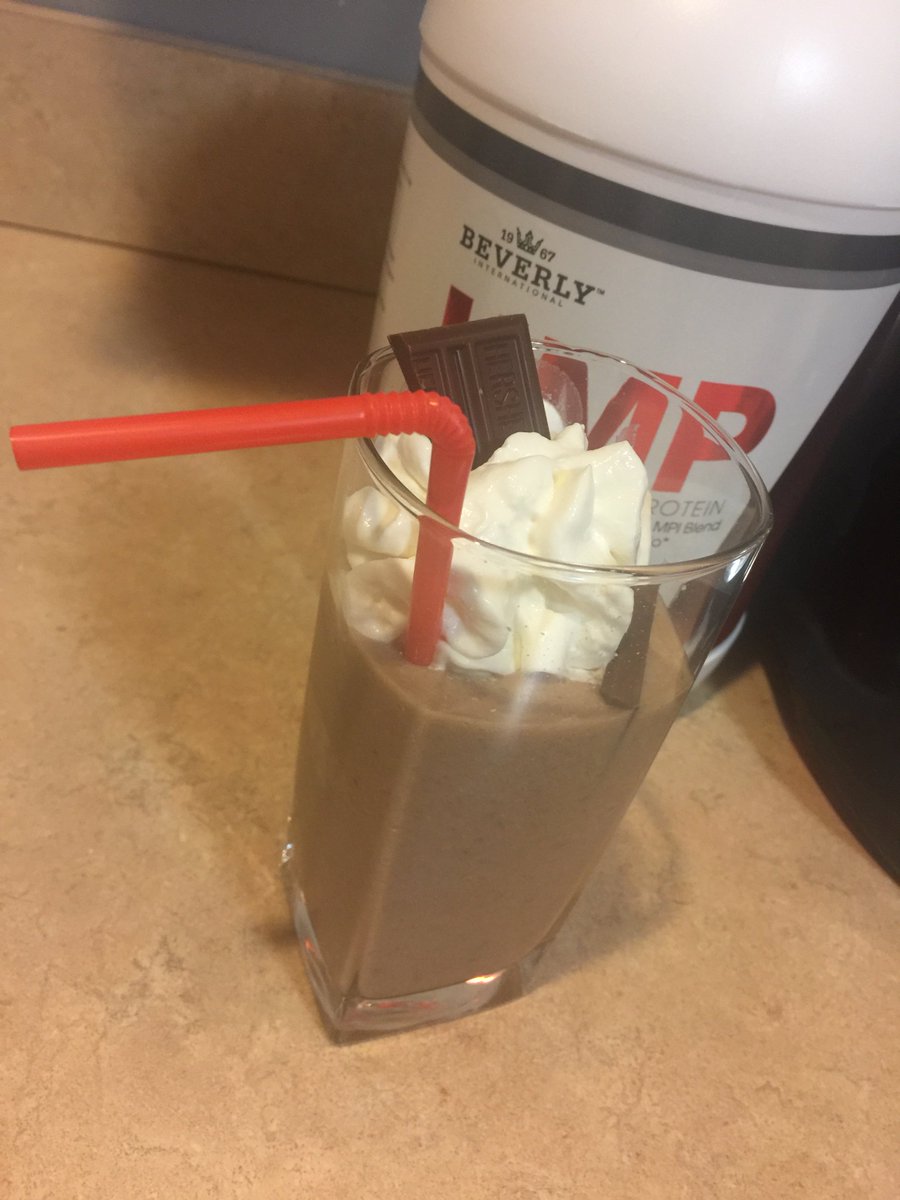 FitWorkzSP's tweet photo. Have your cake and eat it too... kids loved these Rocky Road UMP, Banana, Whipped Cream and Hersheys... #fitover40 #fitmom #fitfam #EatbyColor #FitWorkzDeKalb https://t.co/XOZB5qW7ea