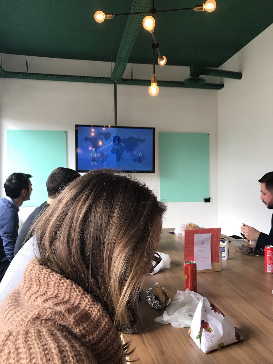 sibueta's tweet photo. Happy #digilunch @AKKA_DS sur la #blockchain avec notre expert maison Othman Chouachi cc @ndelperier @CoralineDM @learnassembly https://t.co/wY5IWM140R