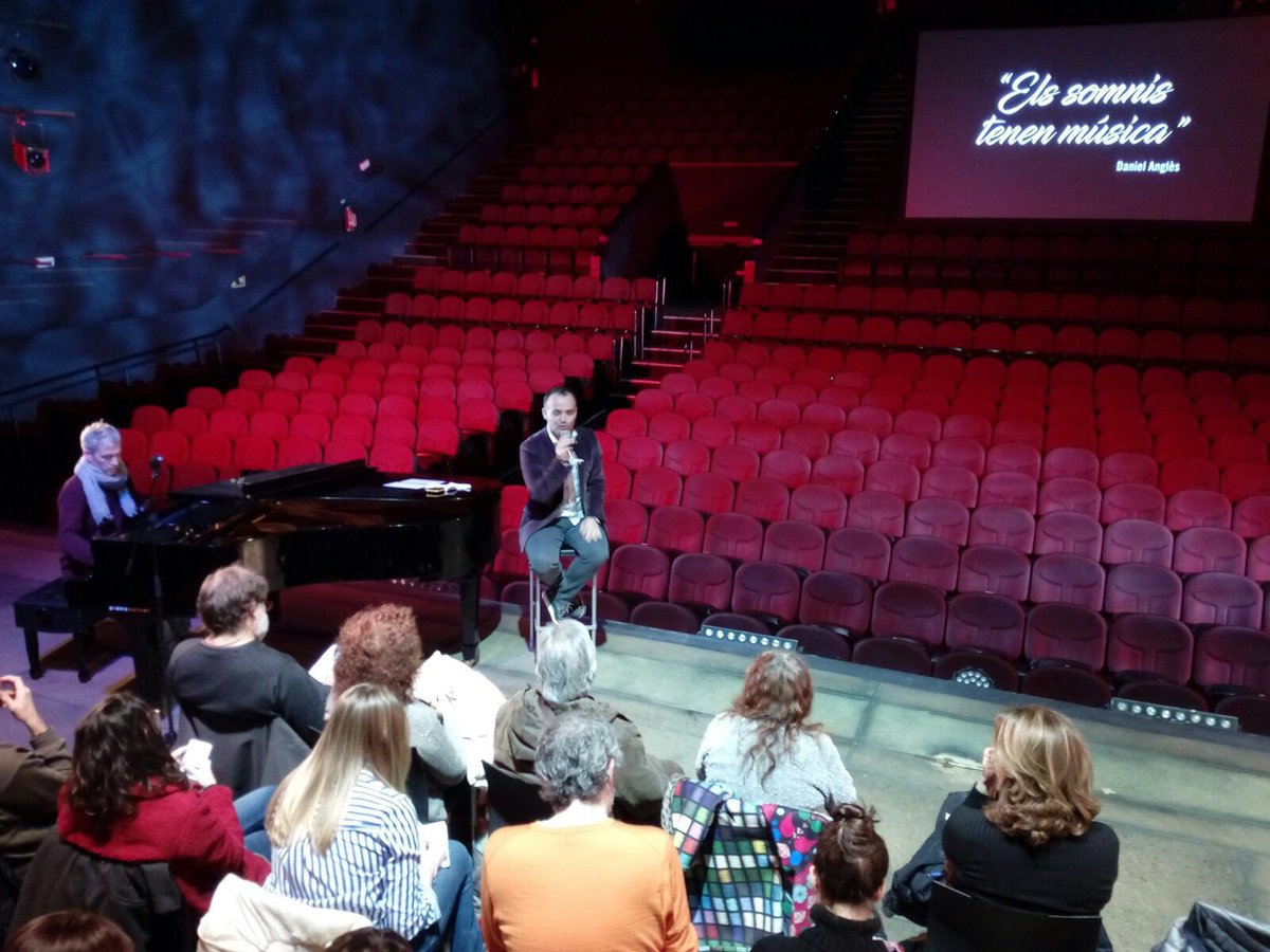 “Los sueños tienen música”. Así se está presentando el proyecto #ONYRIC, en el <a href="/Teatre_Condal/">Teatre Condal</a> de #Barcelona, bajo la dirección de <a href="/daniel_angles/">Daniel Anglès</a>, un proyecto centrado en Teatro Musical. ¡En breve os contamos todos los detalles! 📸: Teresa Sans