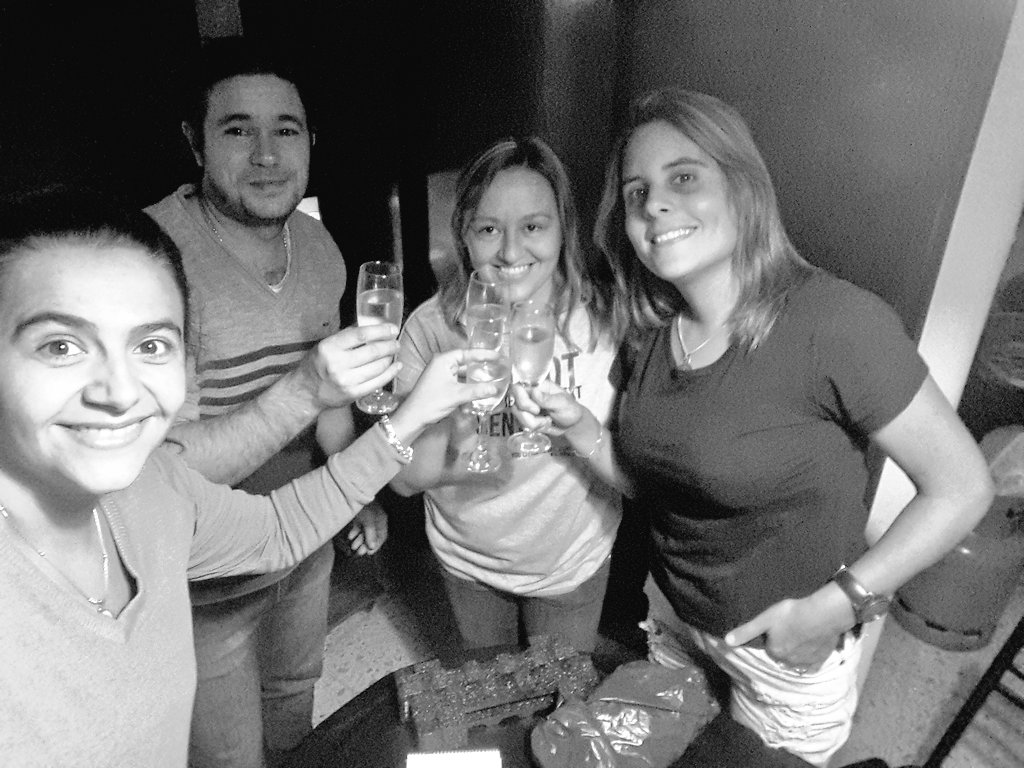 Ropy83's tweet photo. @_DucheDani  feliz vidaaa!! Brindemos y celebremos nuestra amistad!!!! Te quieroo!! https://t.co/nQu3YeakeD