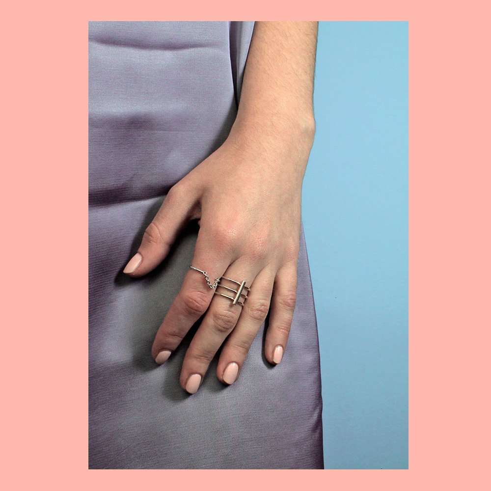 azzurea_joyas's tweet photo. ¡Ya está aquí la primavera! Y qué mejor forma de empezarla que luciendo uno de nuestros anillos. Descubre más en https://t.co/1s2TPqFJgu
#azzurea #jewelry #joyas #ring #anillo #perpendicular #silver #platadeley #moda #fashion #accesorios #handmade #etsy #EtsyJewelry https://t.co/BLDe5IYZhH