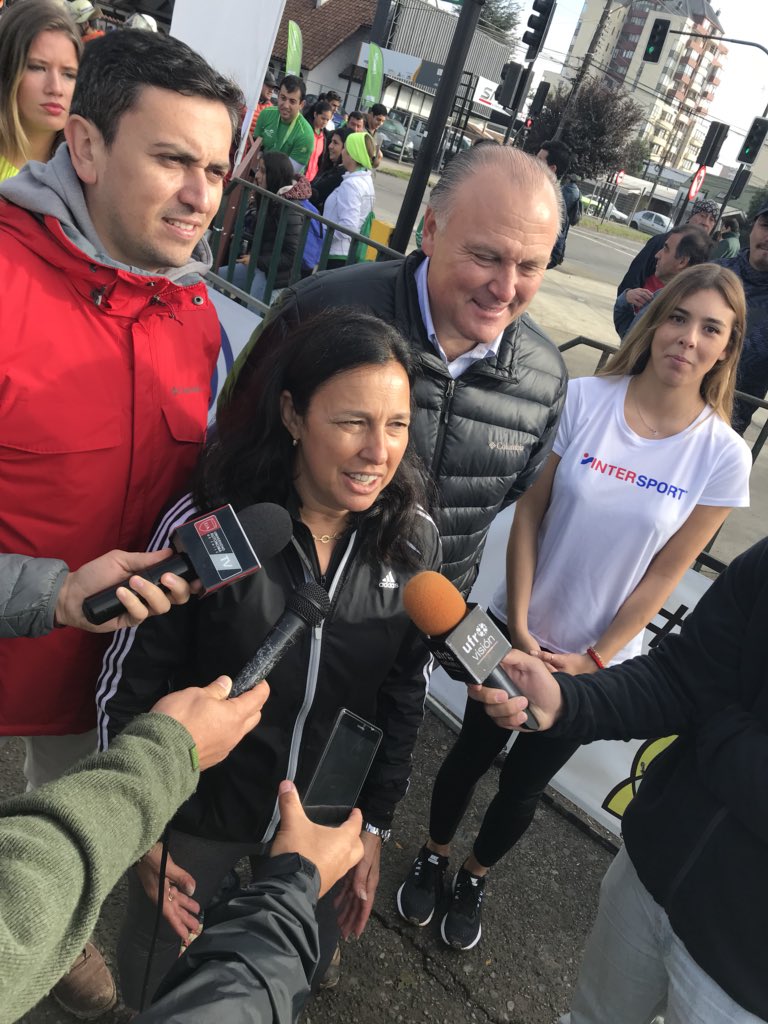ealvo's tweet photo. 🥇❤️🇨🇱Feliz de contar en terreno y por primera vez en 3 años, con un ministro del deporte siendo parte de #mita2018. Gracias ministra @kantor_pauline , alcalde Miguel Becker, directores y concejales del @municipiotemuco y equipo @CDeportivaTco https://t.co/XHEtbWcu0U